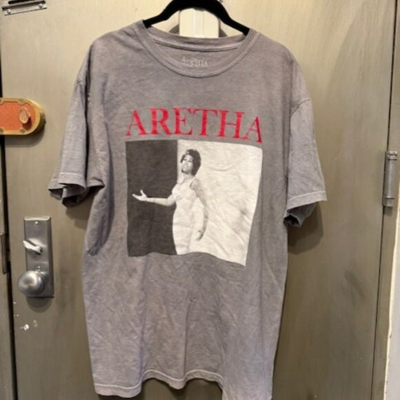 Retro Queen Of Soul Aretha Franklin Distressed Graphic Tee - Unisex - Picture 3 of 16